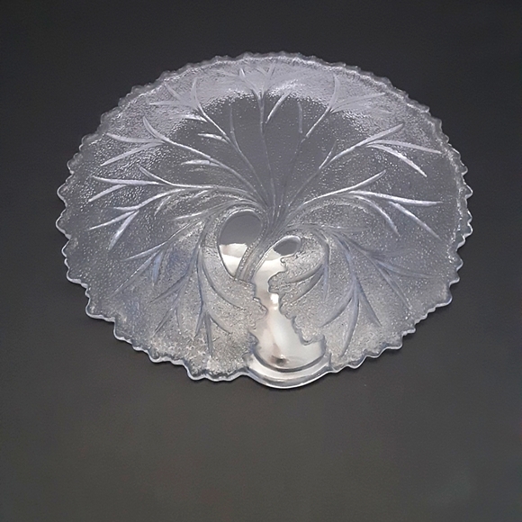 1960's Indiana Glass Pebble Leaf Salad or Lunchean Plate 8.5" Fern Cottagecore - Picture 3 of 6